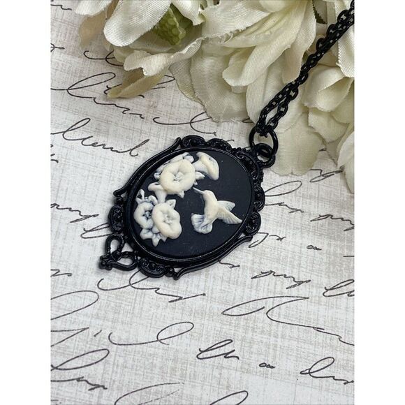 Cameo Necklace Hummingbird Bird Prom Nautical Wedding Party White black Heart - Picture 8 of 11
